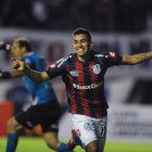 Correa, de San Lorenzo, celebra su gol ante el Jos Tern ecuatoriano.