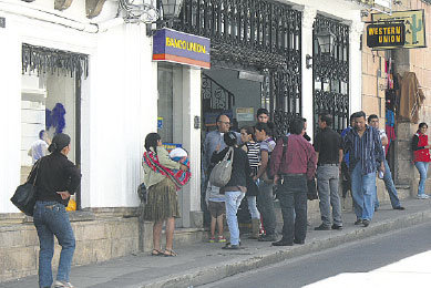 COMPRA. Los interesados pueden adquirir el Bono en todas las agencias del Banco Unin.