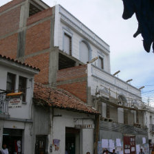 CLANDESTINA. La construccin no cuenta con plano aprobado por la Alcalda.