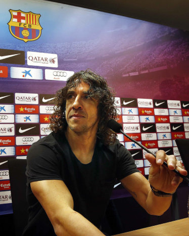 El defensor espaol Carles Puyol brind una conferencia de prensa.