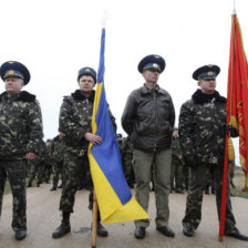 TENSIN. Tropas ucranianas en Crimea permanecen en posicin de 