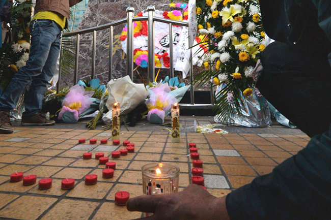 DUELO. El altar para las vctimas de la matanza.