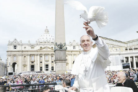 FIGURA. El Papa Francisco se gan a multitudes desde el primer da de su Pontificado, hace casi un ao.