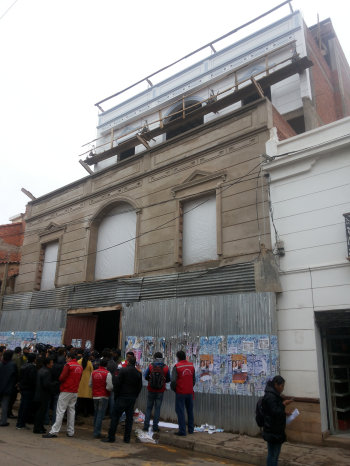 CLANDESTINA: Propietarios demolieron una vivienda patrimonial y construyeron un edificio sin contar con planos aprobados.