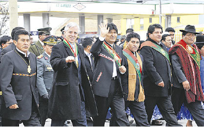 ANIVERSARIO. Evo Morales en el desfile.