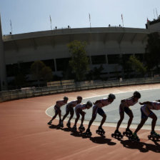 El equipo de patinaje de Venezuela entrena en el patindromo.