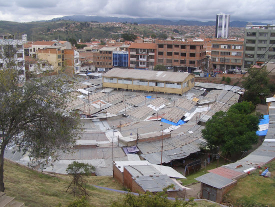 CESIN. Los comerciantes del Mercado Negro reciben un terreno pblico de forma gratuita.