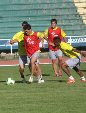 Los estudiantiles recibirn a Blooming, esta tarde en el estadio Patria.