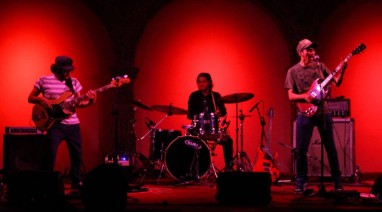 LA CHIVA. Sergio Carrasco (bajo), Carlos Zegada (batera) y Gonzalo Pardo (guitarra y voz).