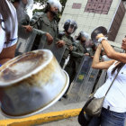 PROTESTA. La movilizacin ciudadana frente al Ministerio de la Alimentacin en Caracas.