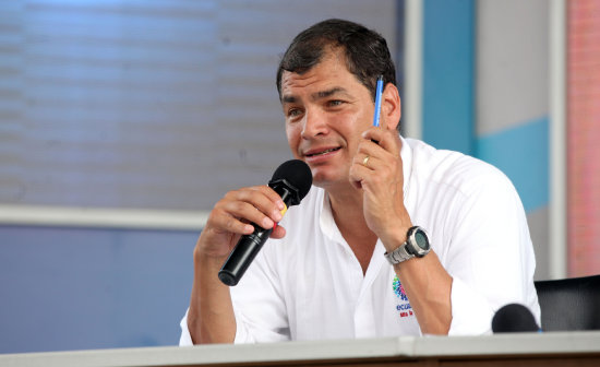 MANDATARIO. El presidente Rafael Correa en su programa sabatino.