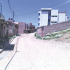 INALTERABLE. Parte de esta calle fue adoquinada el ao pasado, pero no sirvi de mucho debido a que las lluvias arrastraron tierra y se form una gran masa de barro que impide el trnsito de coches.