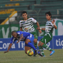 Los warneos no pudieron aguantar el empate que sostenan hasta el minuto 84 del partido.