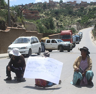 Micros cambian rutas y enojan a vecinos