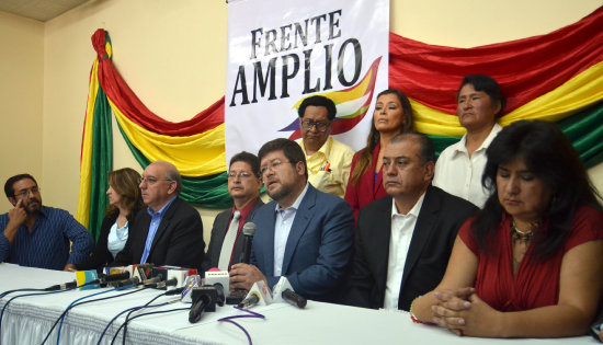 INFORME. El Comit Ejecutivo del Frente Amplio en conferencia de prensa en La Paz, ayer.