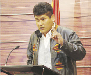 INFORME. El senador Fidel Surco.