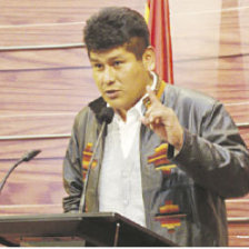 INFORME. El senador Fidel Surco.