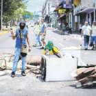 BARRICADAS. Jvenes movilizados se atrincheran en ciudades venezolanas como San Cristbal.