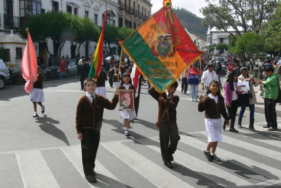 ANIVERSARIO. Desfile de alumnos.