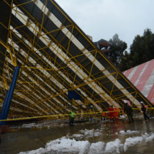 DESASTRE. As qued el tinglado de la Universidad Salesiana, tras una intensa granizada la tarde de ayer en La Paz.