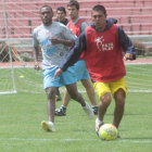 Los estudiantiles cerraron prcticas ayer en el estadio Patria, antes de emprender viaje a Oruro.