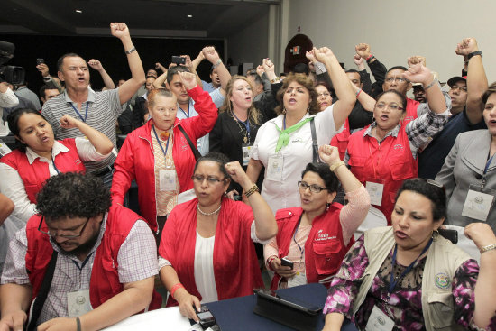 CELEBRACIN. Simpatizantes de Snchez Cern celebran el anuncio del Tribunal.