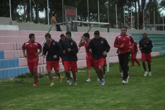 El equipo estudiantil realiz una sesin regenerativa en la cancha de Fancesa.