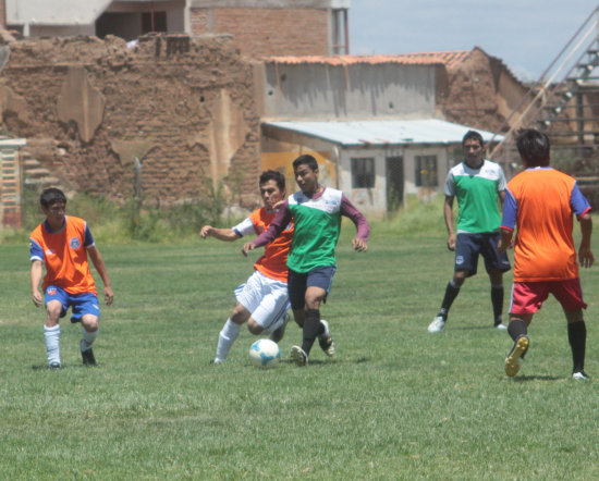 Atltico Nacional Sucre hizo ftbol ayer en el estadio Sucre.