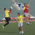 Los jugadores de Universitario durante la prctica de ayer, en el Patria.