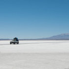 ACCIDENTE. Un bus y una vagoneta chocaron en el Salar de Uyuni y tres personas fallecieron.