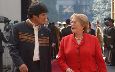 RELACIN. Los presidentes Evo Morales y Michelle Bachelet esperan que su relacin sea distinta a la que se gener con el ex presidente Sebastin Piera.