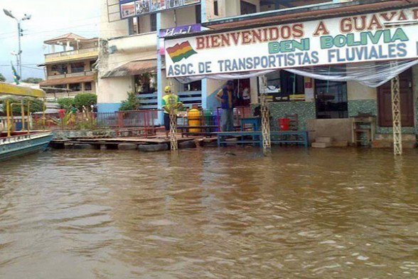 EFECTOS. Los habitantes del noroeste del pas siguen soportando el castigo de las lluvias.