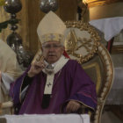 MISA. La Catedral recibi ayer a los fieles catlicos que se preparan para la Pascua.