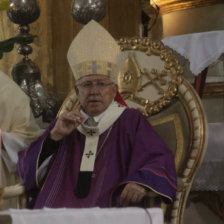 MISA. La Catedral recibi ayer a los fieles catlicos que se preparan para la Pascua.