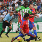 Tiquipaya igual en casa con Universitario.