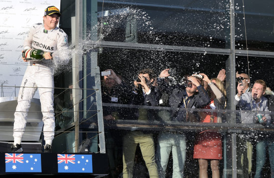 El alemn Nico Rosberg festeja el triunfo en el Gran Premio de Australia, la primera de la temporada 2014.