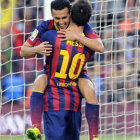 El argentino Lionel Messi y el espaol Pedro celebran uno de los goles del triunfo del Barcelona.