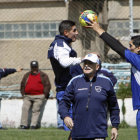 El tcnico espaol Xabier Azkargorta (c) dirige la prctica acadmica.