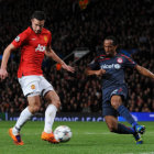 Robin Van Persie (i) fue el hroe del United, al marcar los tres goles del triunfo.