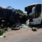 ACCIDENTE. Un bus boliviano choc con un camin en una ruta de Chile.