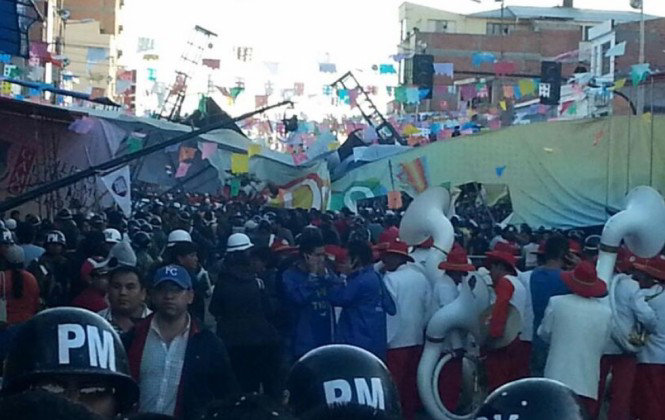 PASARELA. La cada mat a cinco personas.