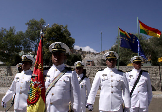 HOMENAJE. Los actos cvicos iniciaron ayer, en la ciudad de La Paz.