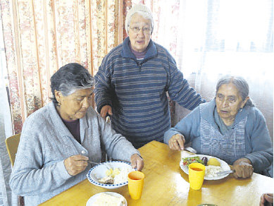 VULNERABLES. Los derechos de las personas de la tercera edad no son respetados.