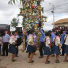 PUCARA. Los danzarines ataviados con sus mejores galas bailaron durante varias horas.