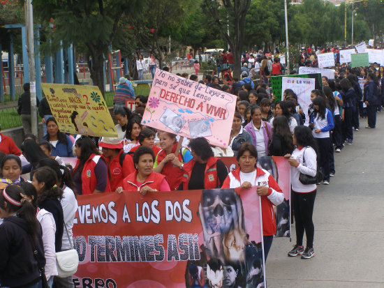 MANIFESTACIN. La marcha a favor de la vida y en contra del aborto realizada ayer en Sucre.