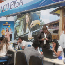 ASISTENCIA. Decenas de personas acudieron a la Feria del Ahorro y Crdito, en el Coliseo Universitario.