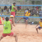 La dupla chilena Grimalt-Grimalt (verde) avanz a las semifinales en la rama masculina. Al lado, la dupla boliviana Rengel-Calvo (blanco) qued eliminada en la fase de clasificacin.