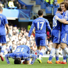 Los jugadores del Chelsea festejan uno de los goles del triunfo sobre el Arsenal.