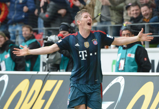 Bastian Schweinsteiger abri el camino del triunfo para el Bayern Mnich.