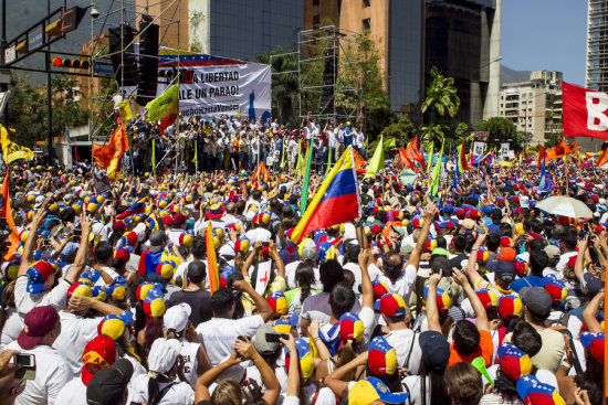 PROTESTA. La marcha de los opositores al Gobierno de Maduro.